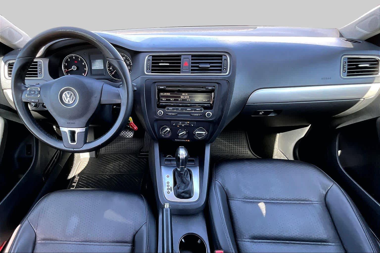 Used 2013 Volkswagen Jetta SE FWD image 16