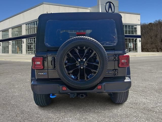 Used 2023 Jeep Wrangler Unlimited Sahara w/ Cold Weather Group AWD/4WD image 5