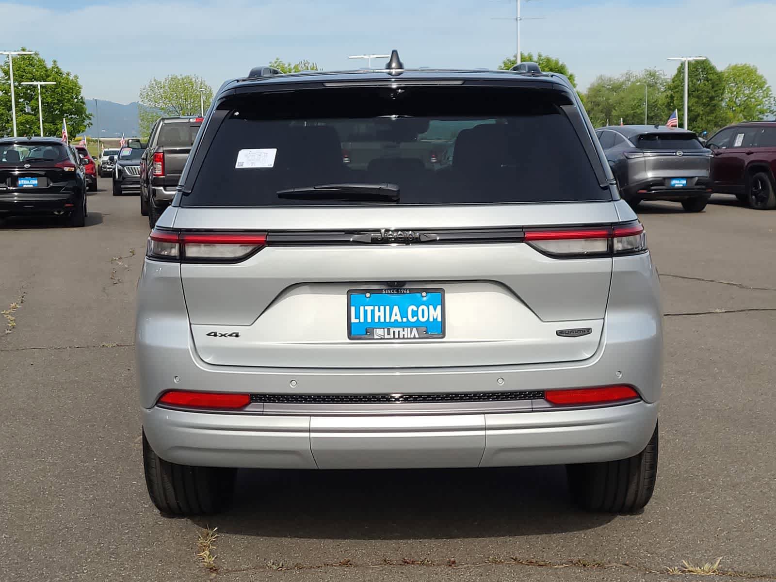 New 2026 Jeep Grand Cherokee Summit AWD/4WD image 13