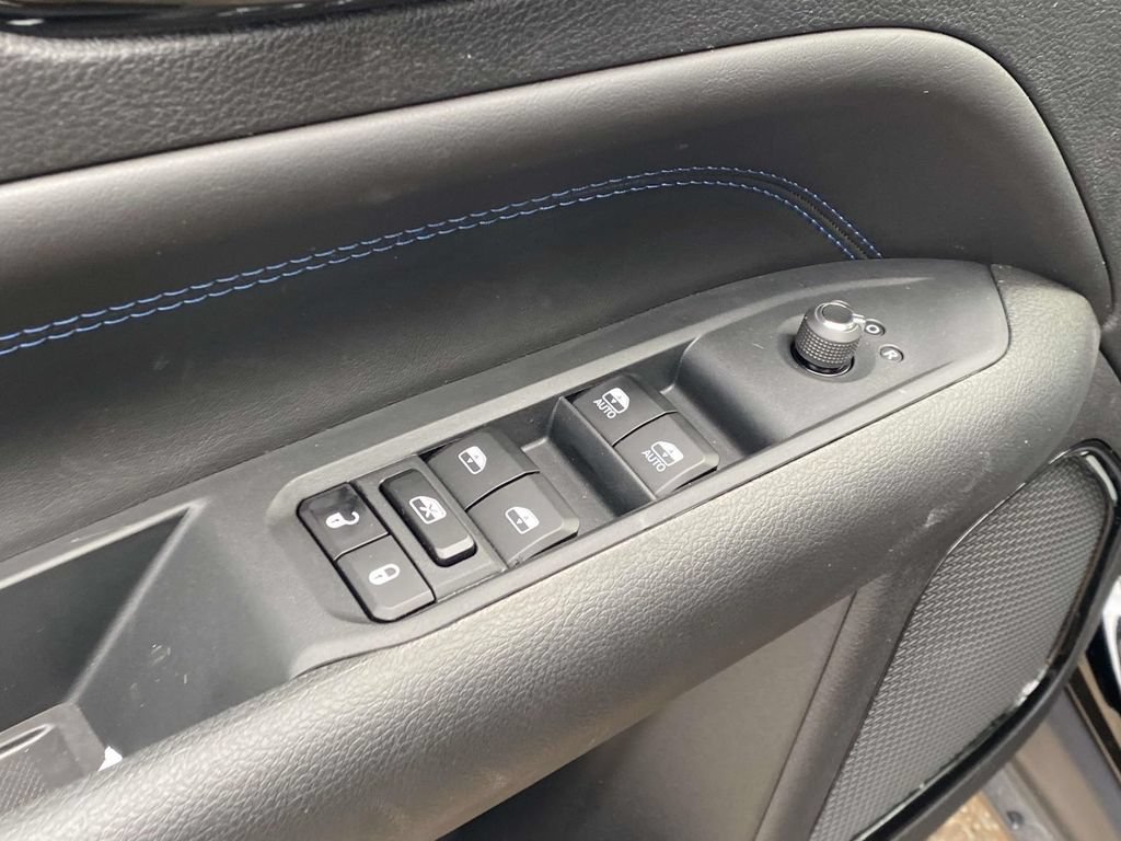 New 2026 Jeep Compass Latitude AWD/4WD image 15
