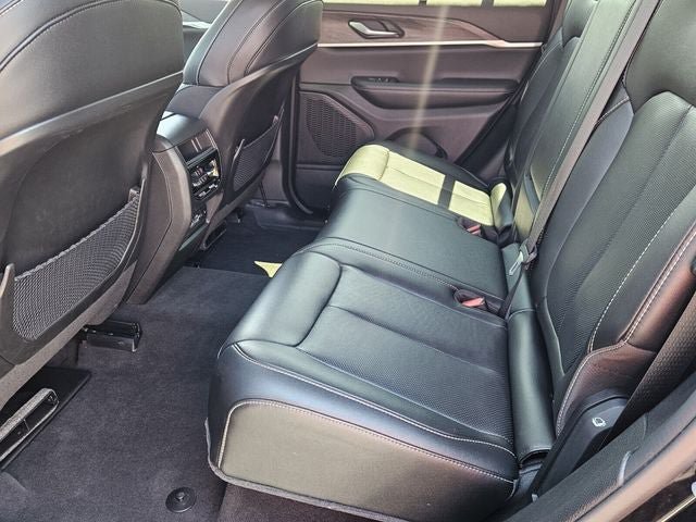 Used 2023 Jeep Grand Cherokee Limited w/ Luxury Tech Group II AWD/4WD image 12