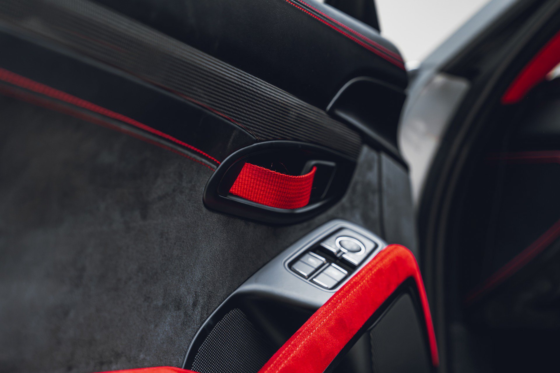 Used 2018 Porsche 911 GT2 RS RWD image 46