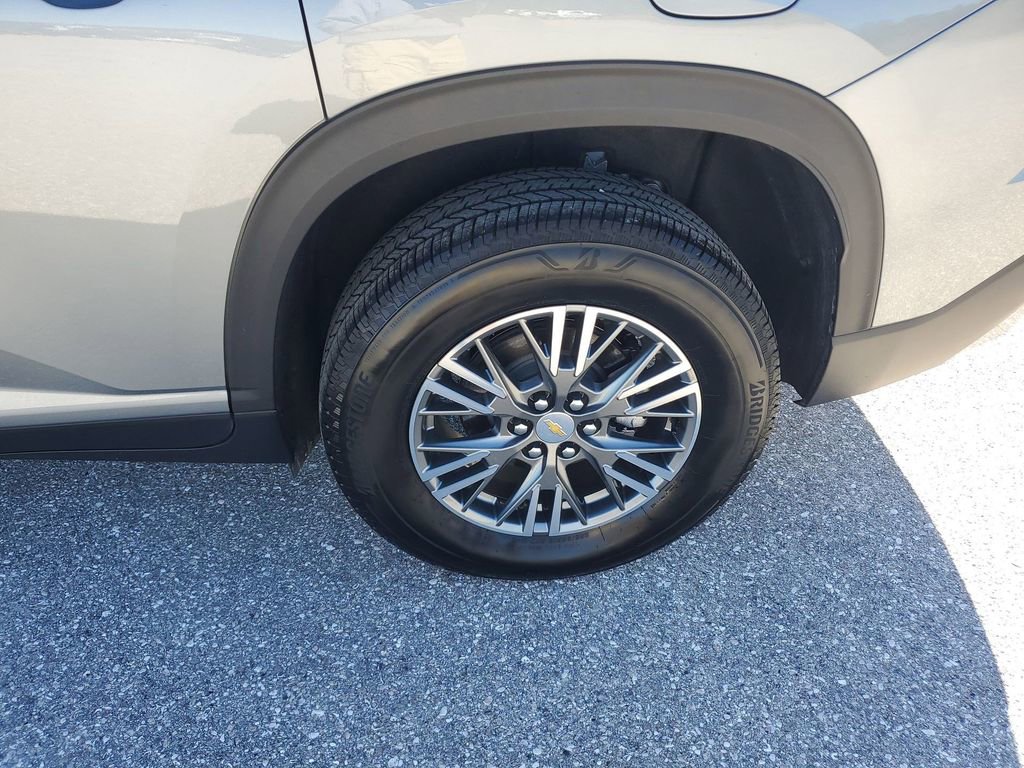 Used 2025 Chevrolet Traverse LT image 20