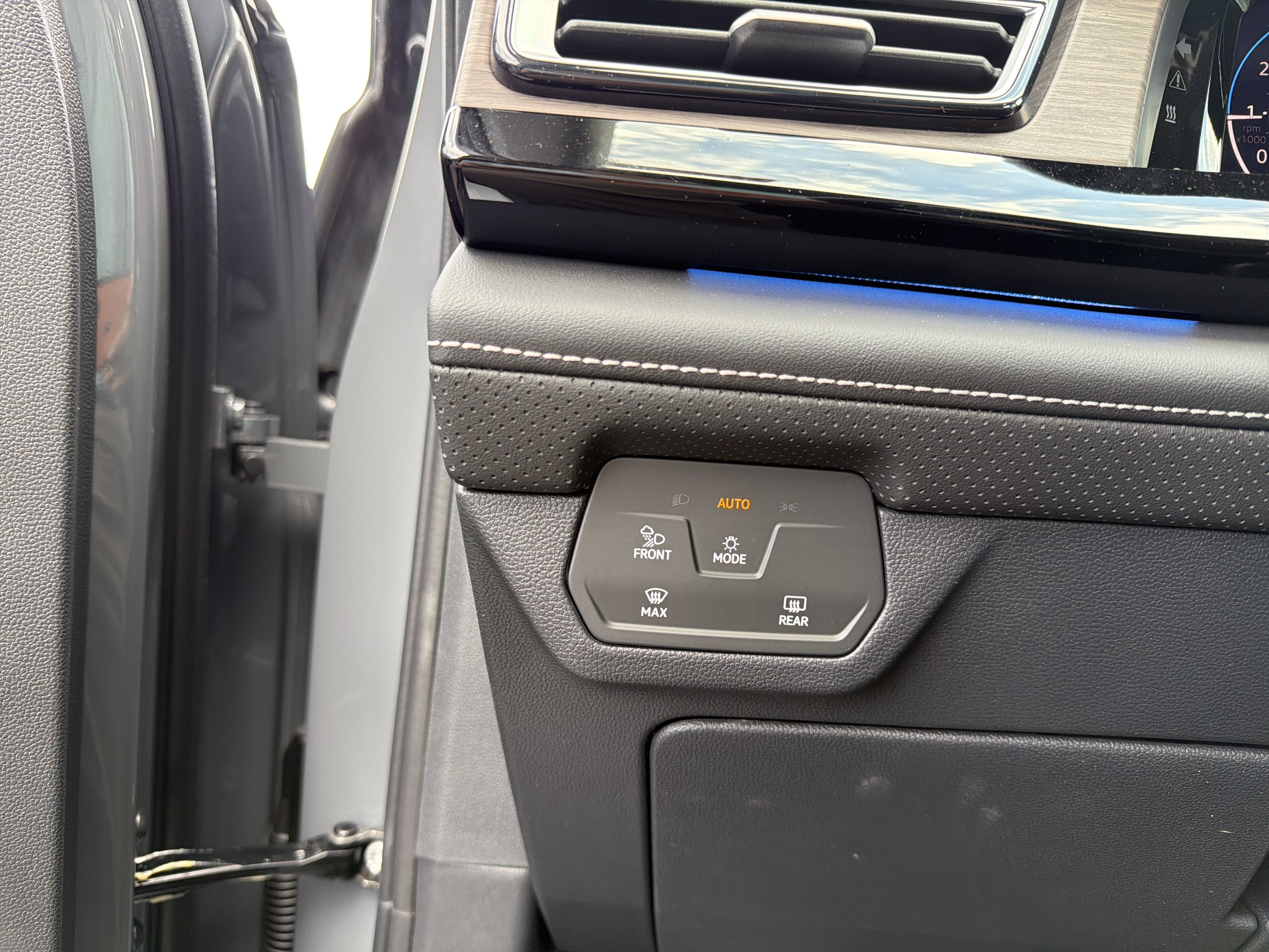 New 2026 Volkswagen Atlas SEL AWD/4WD image 15