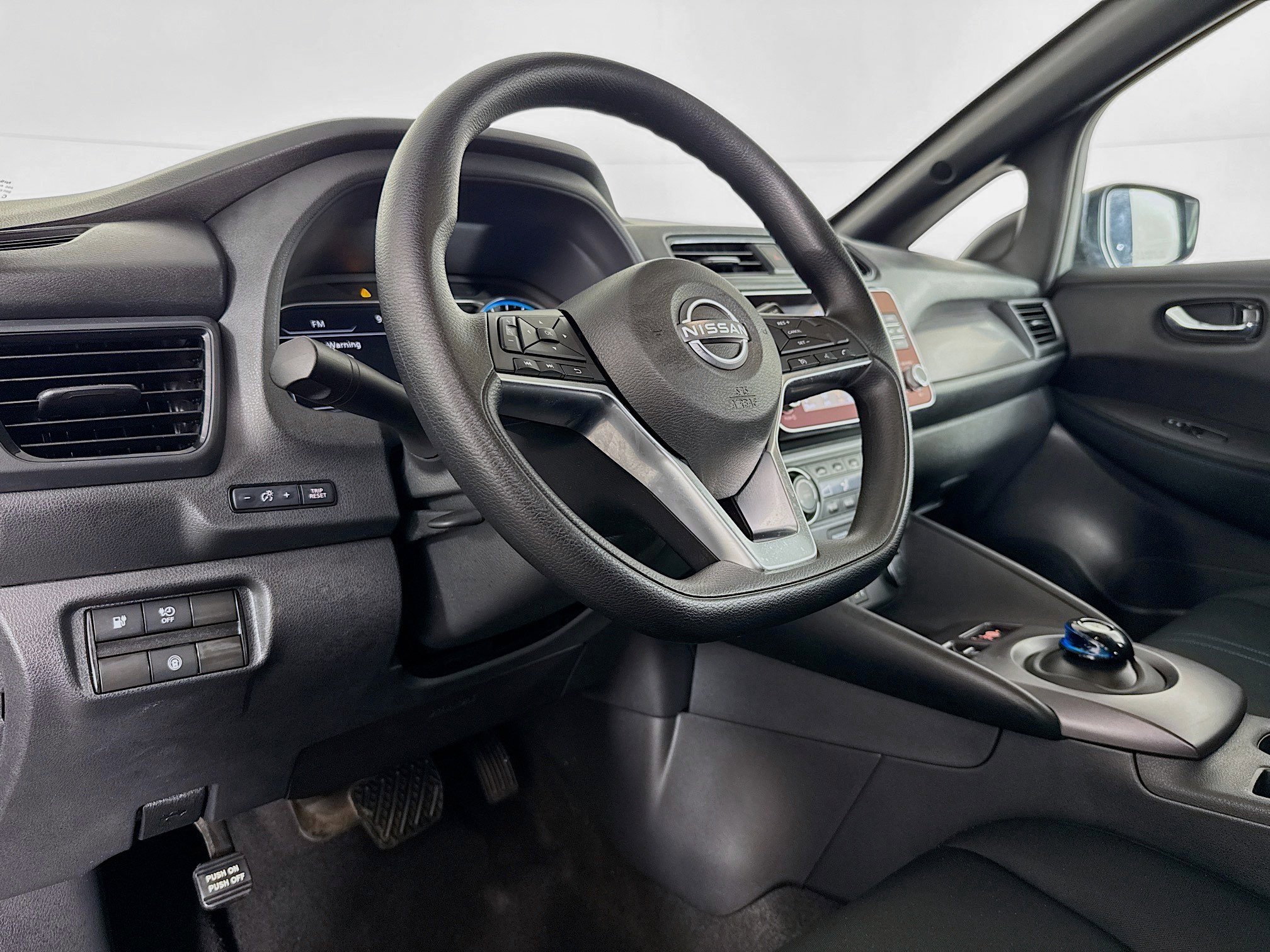 Used 2023 Nissan Leaf S image 22