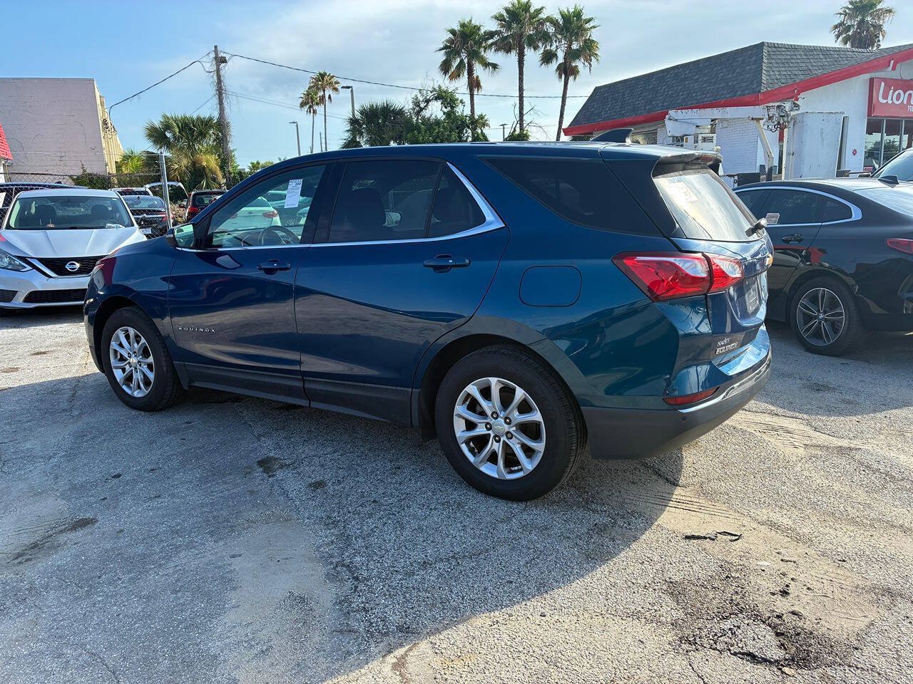 Used 2019 Chevrolet Equinox LT w/ Driver Convenience Package FWD image 3
