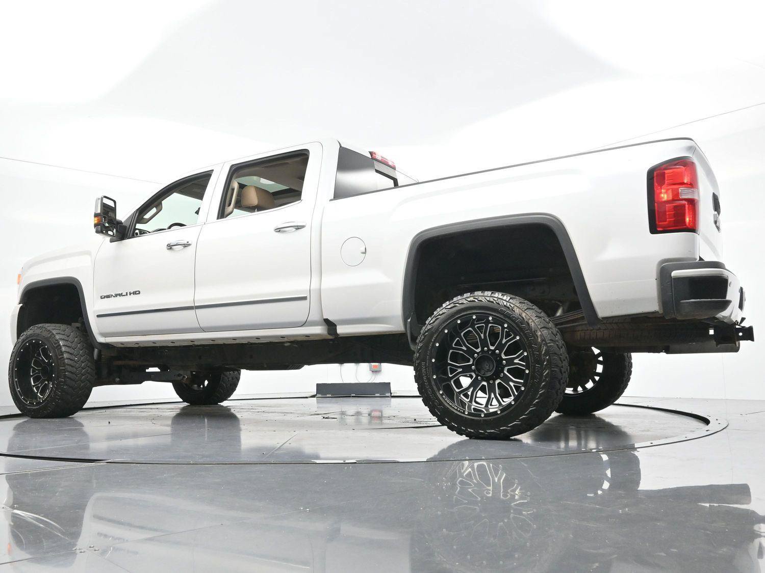 Used 2019 GMC Sierra 2500 Denali w/ Duramax Plus Package AWD/4WD image 48