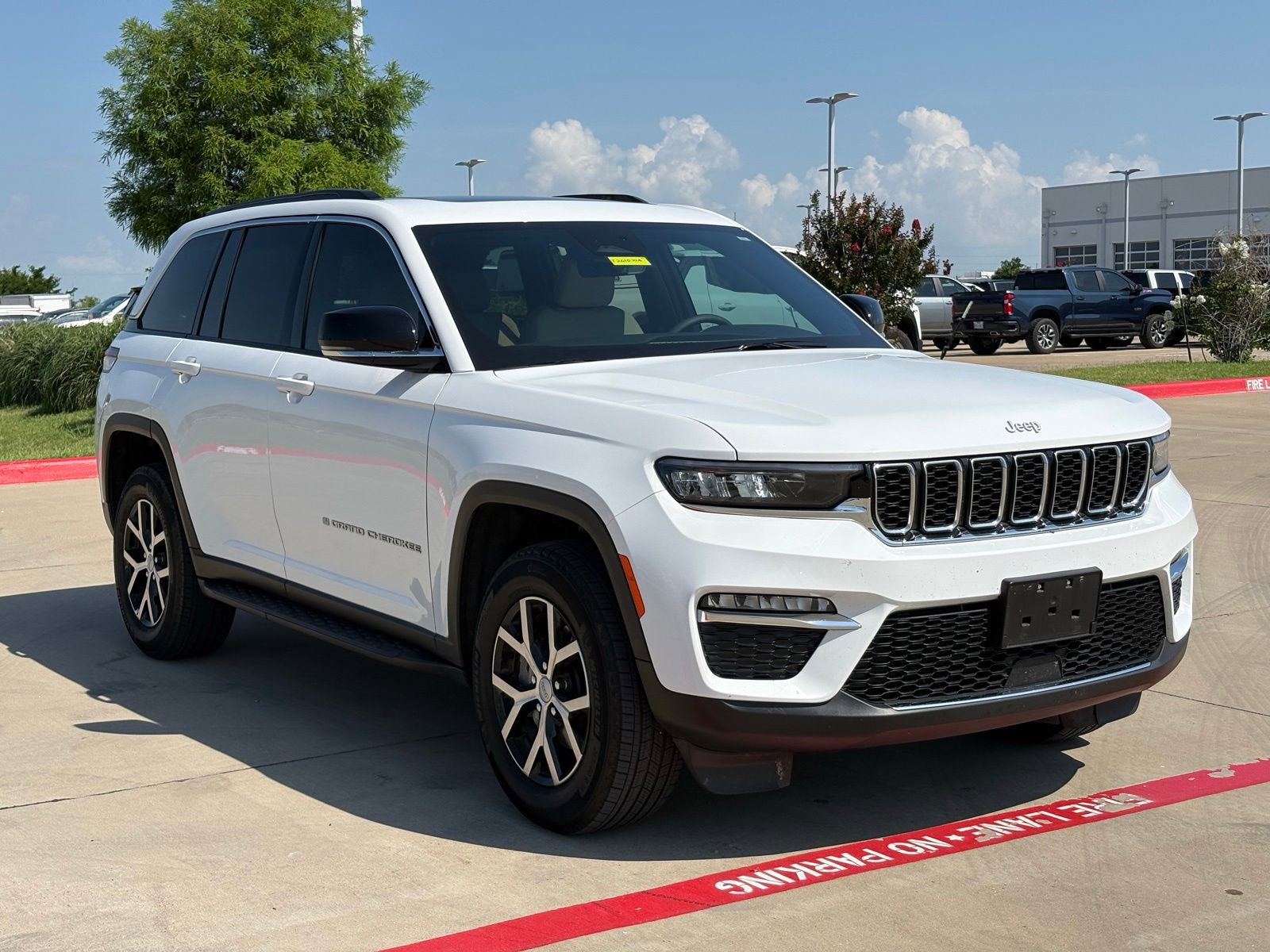 Used 2025 Jeep Grand Cherokee Limited RWD image 1