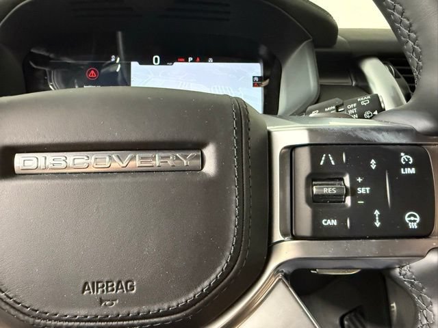 Used 2025 Land Rover Discovery Metropolitan Edition AWD/4WD image 20