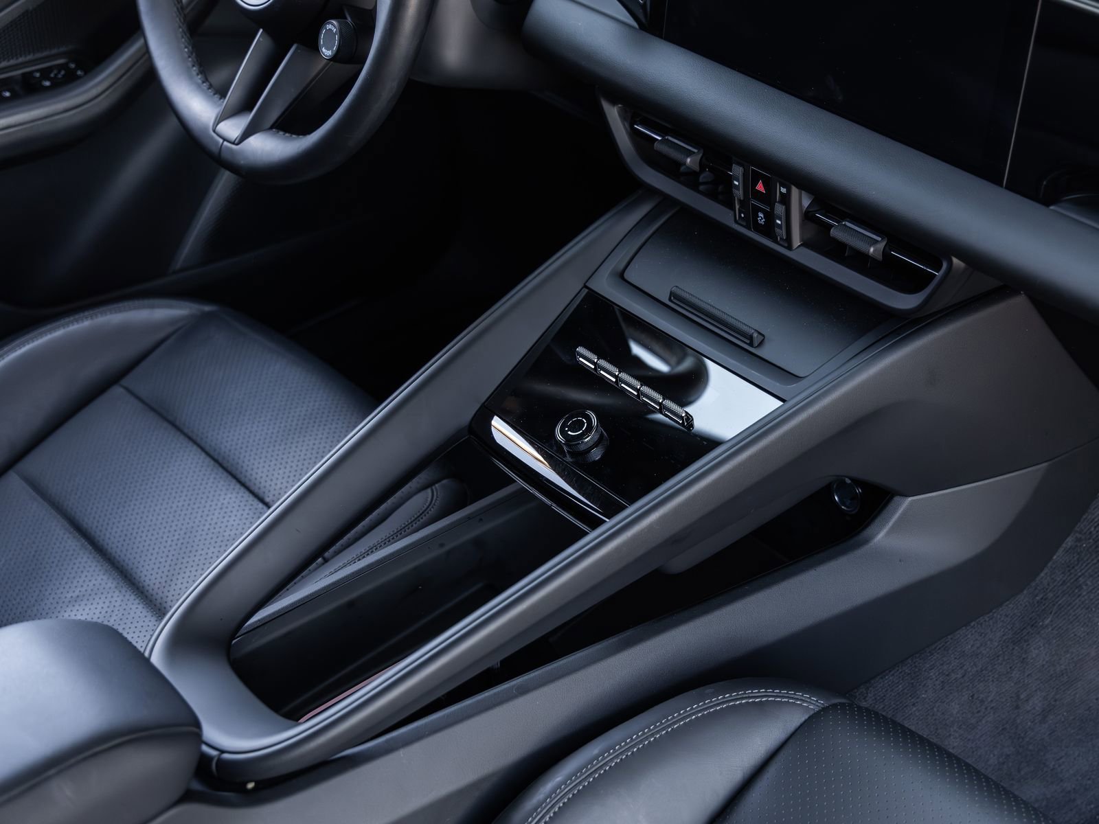 Certified 2025 Porsche Macan Electric image 28