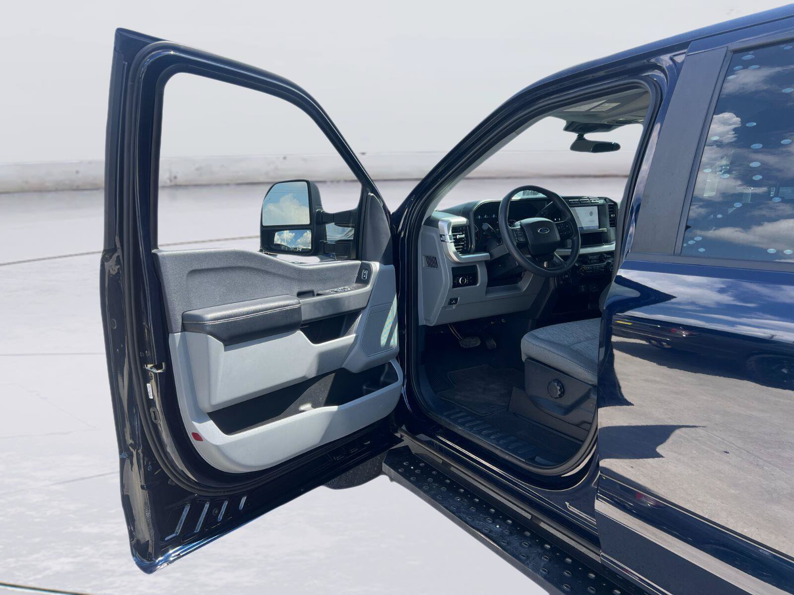Used 2023 Ford F250 XL w/ STX Appearance Package AWD/4WD image 17