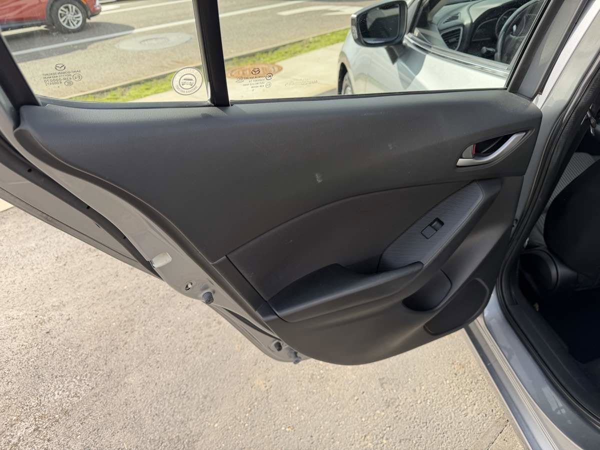 Used 2016 MAZDA MAZDA3 i Touring w/ Popular Equipment Package FWD image 14