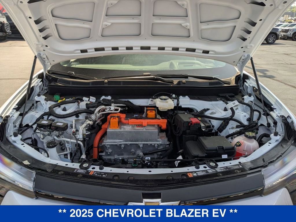 New 2025 Chevrolet Blazer EV LT image 32