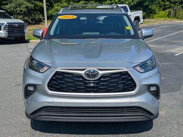 Used 2023 Toyota Highlander XLE AWD/4WD image 2