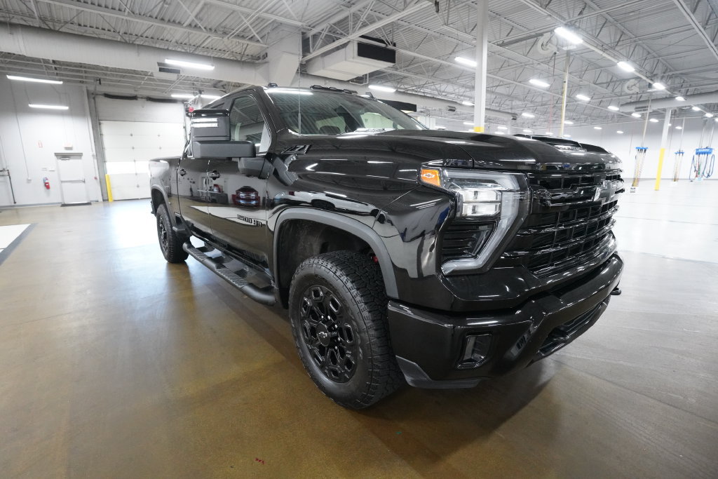Used 2024 Chevrolet Silverado 2500 LT w/ Midnight Edition AWD/4WD image 10