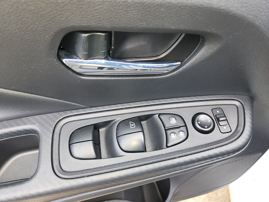 Used 2025 Nissan Versa SV image 28