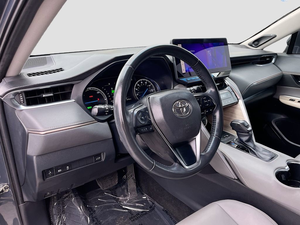 Used 2024 Toyota Venza XLE image 9