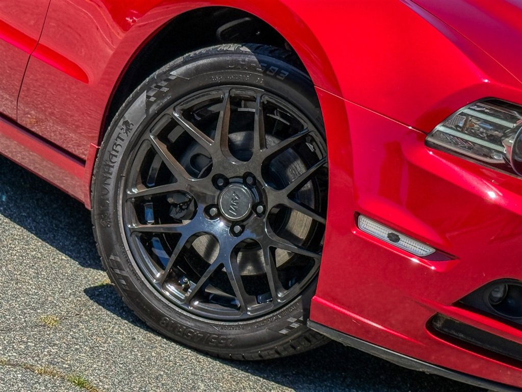 Used 2013 Ford Mustang Coupe RWD image 29