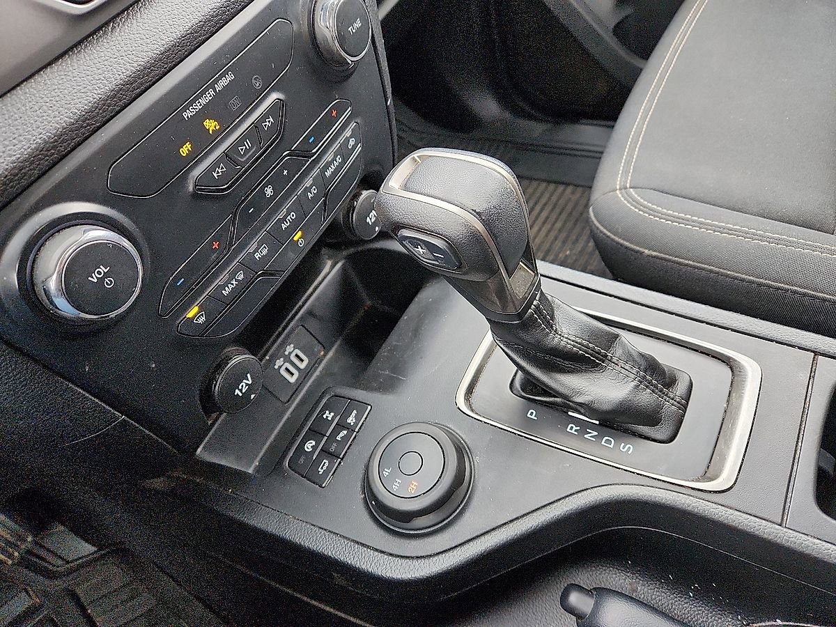 Used 2022 Ford Ranger XLT w/ Equipment Group 301A Mid image 12