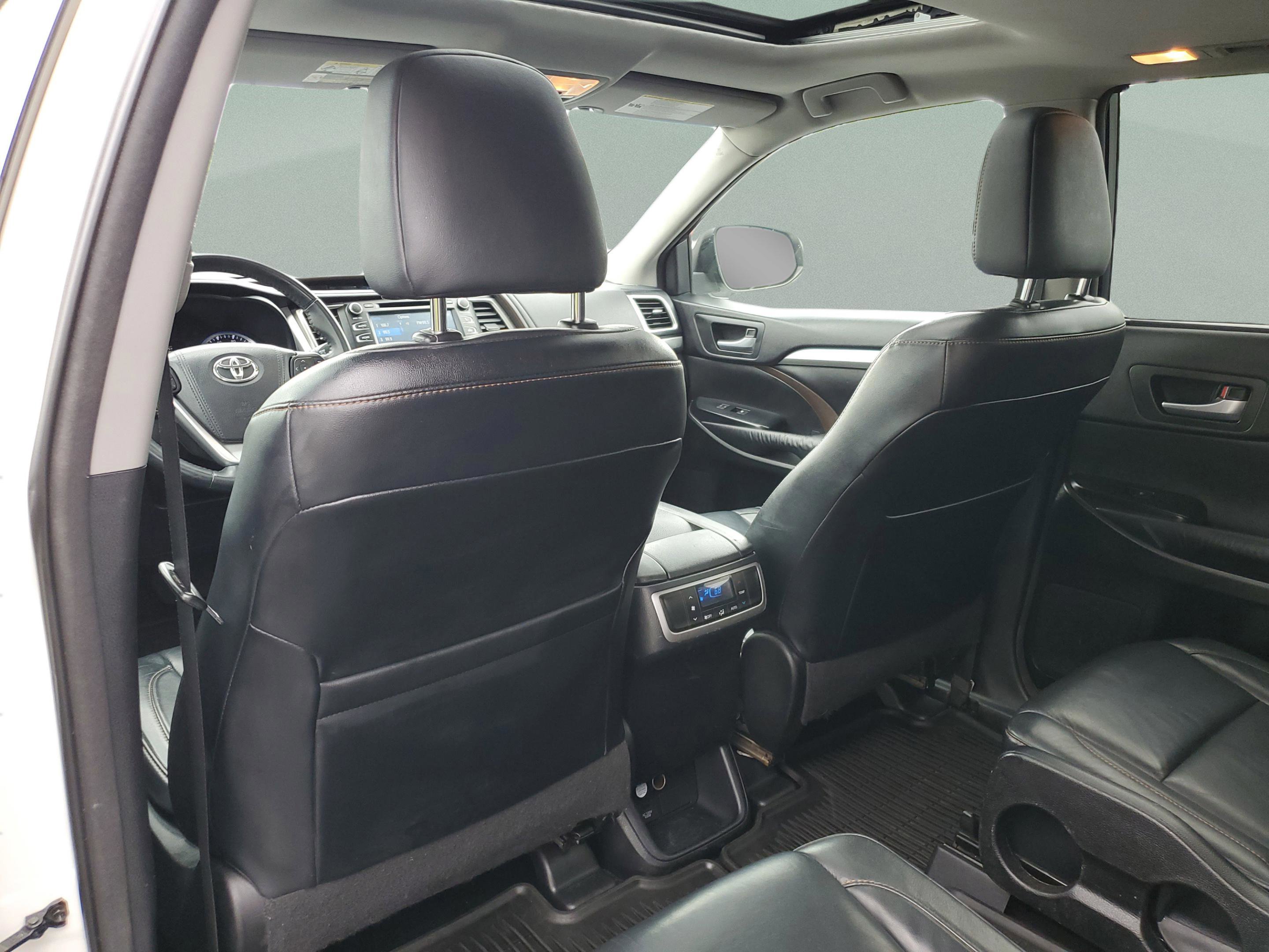Used 2016 Toyota Highlander XLE AWD/4WD image 13