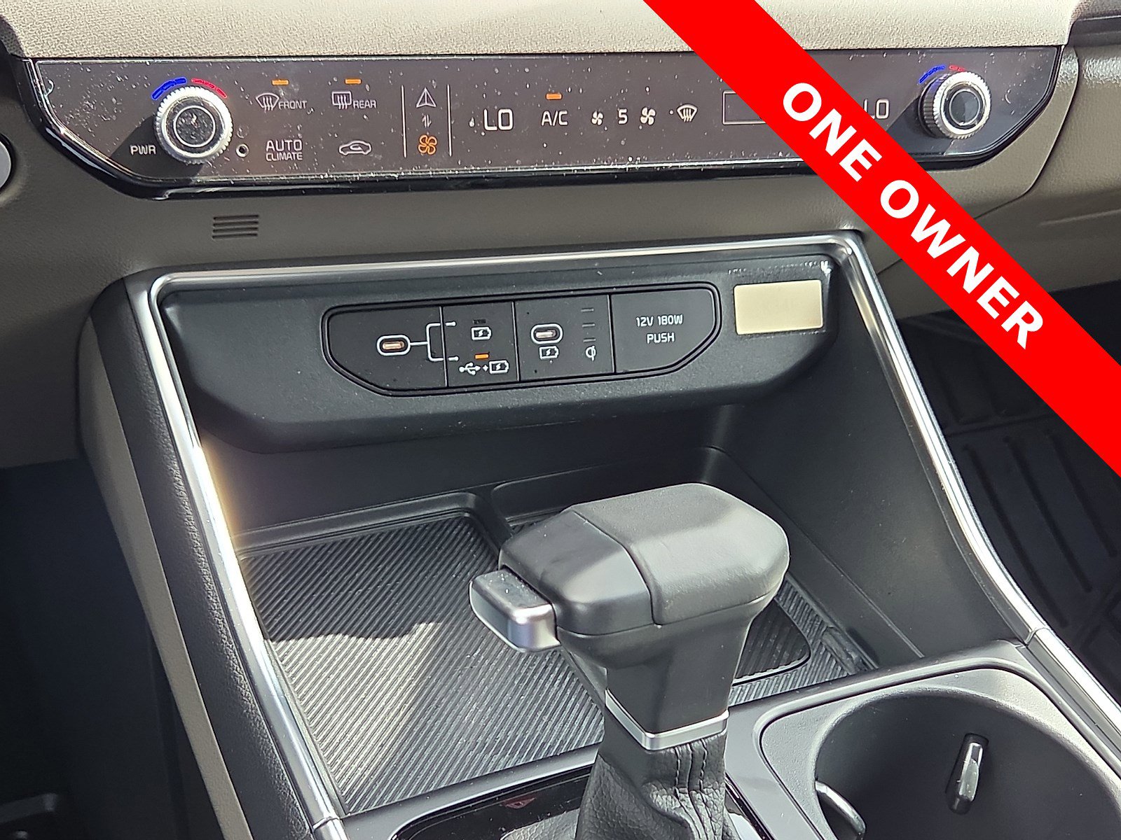 Used 2025 Kia Carnival EX image 21