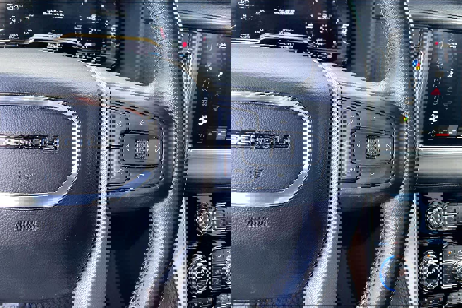 Used 2022 GMC Yukon XL Denali image 24