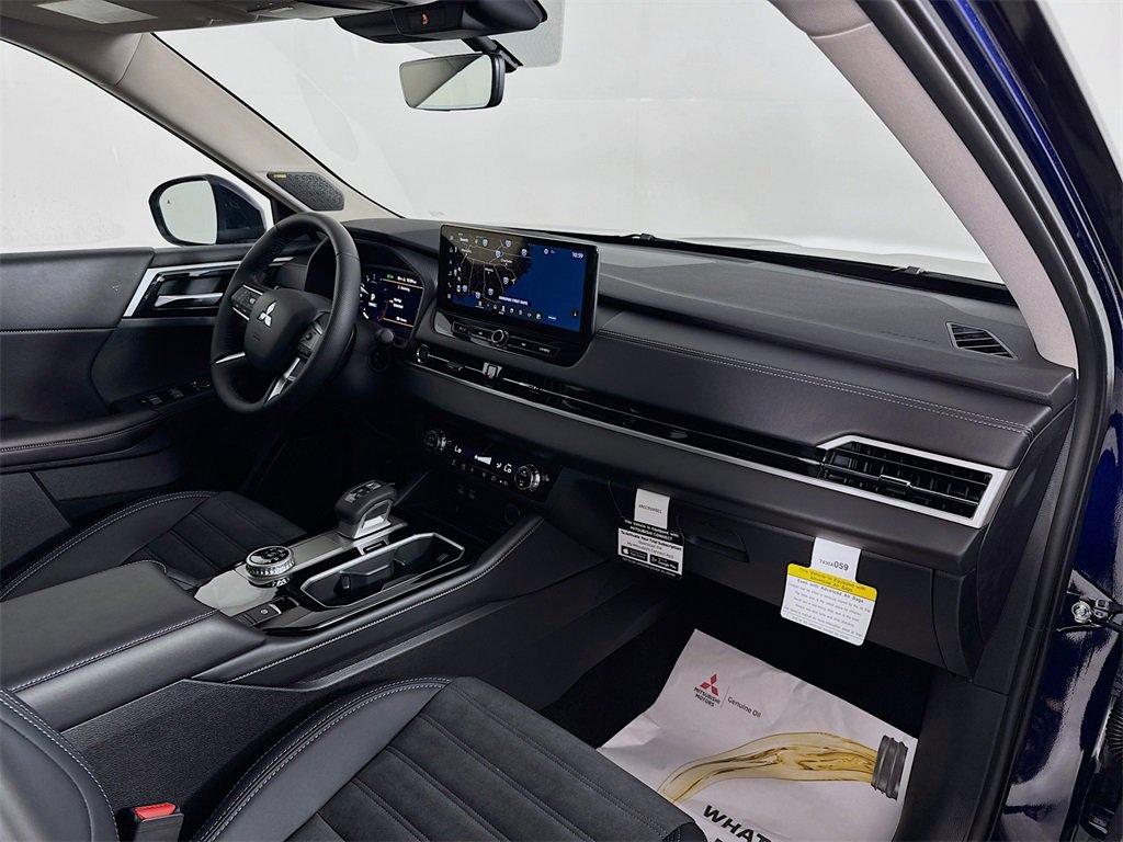 New 2025 Mitsubishi Outlander SE image 31