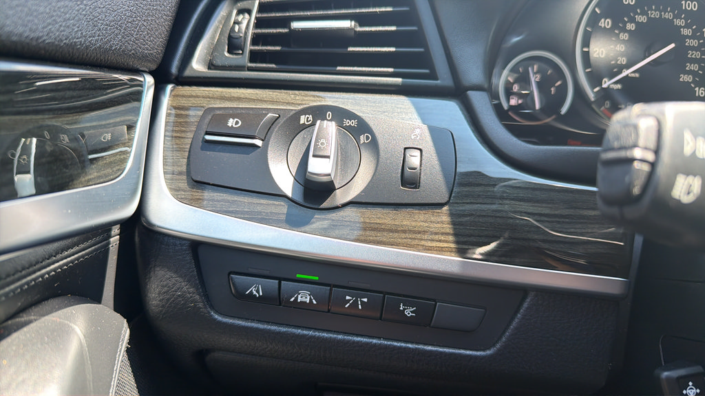 Used 2016 BMW 550i xDrive Sedan AWD/4WD image 19