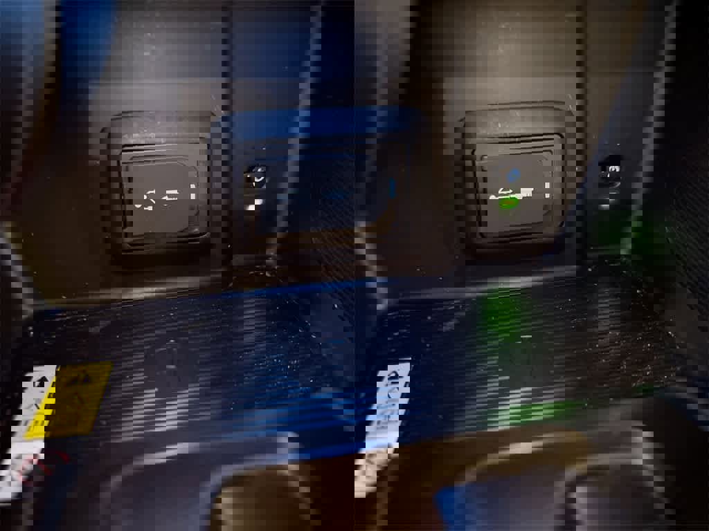 Used 2021 Toyota Venza XLE w/ Softex Package image 32