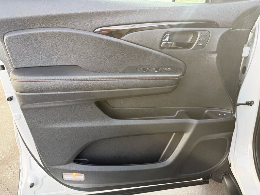 Used 2025 Honda Passport Black Edition image 58