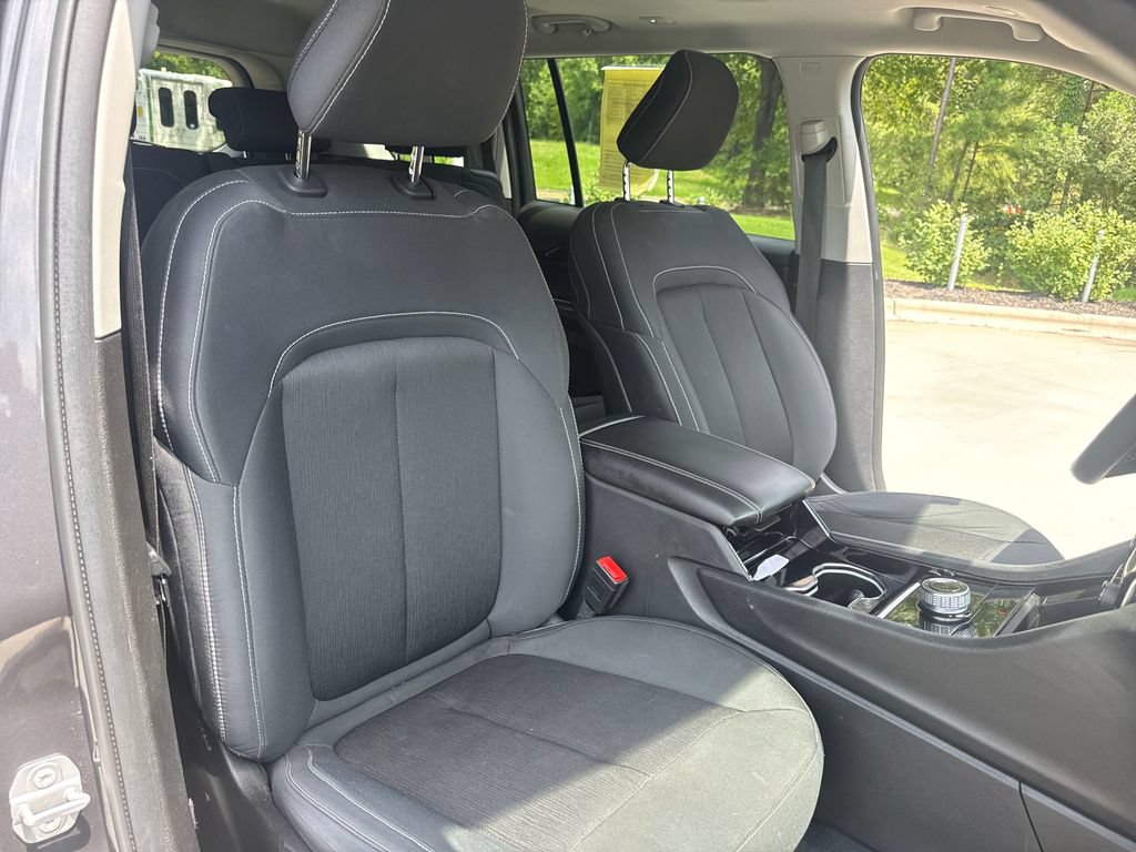 Used 2023 Jeep Grand Cherokee L Laredo w/ Luxury Tech Group I AWD/4WD image 35