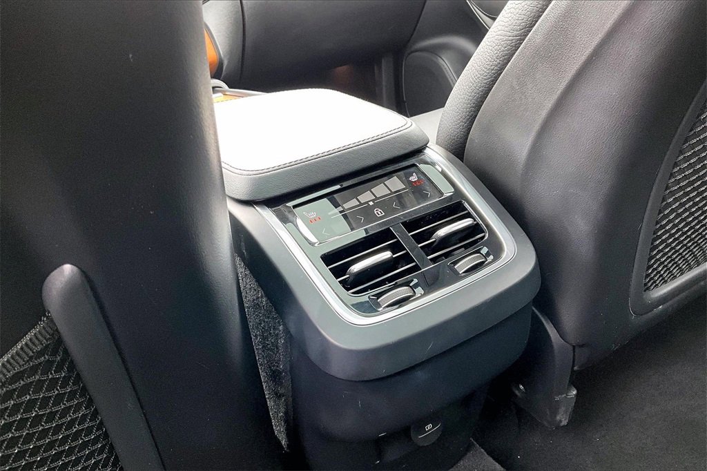 Used 2023 Volvo XC90 B6 Plus w/ Protection Package Premier image 10