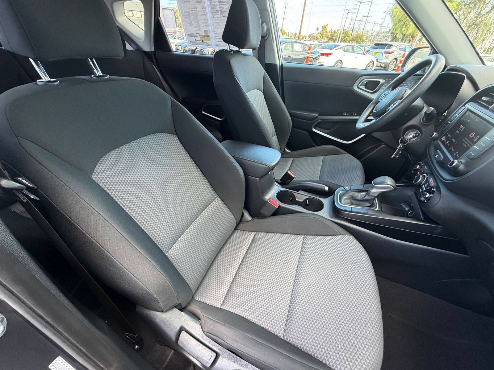 Used 2025 Kia Soul LX w/ LX Technology Package FWD image 29