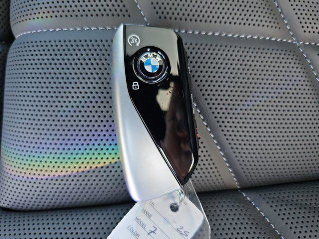 New 2025 BMW 750e xDrive image 38