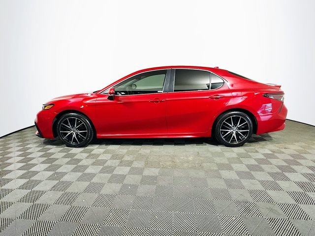 Used 2024 Toyota Camry SE w/ Cold Weather Package FWD image 5