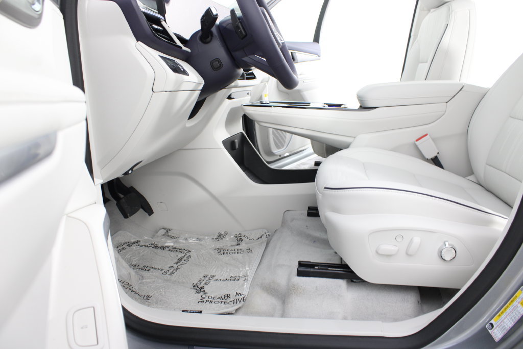 New 2027 Buick Enclave Avenir FWD image 19