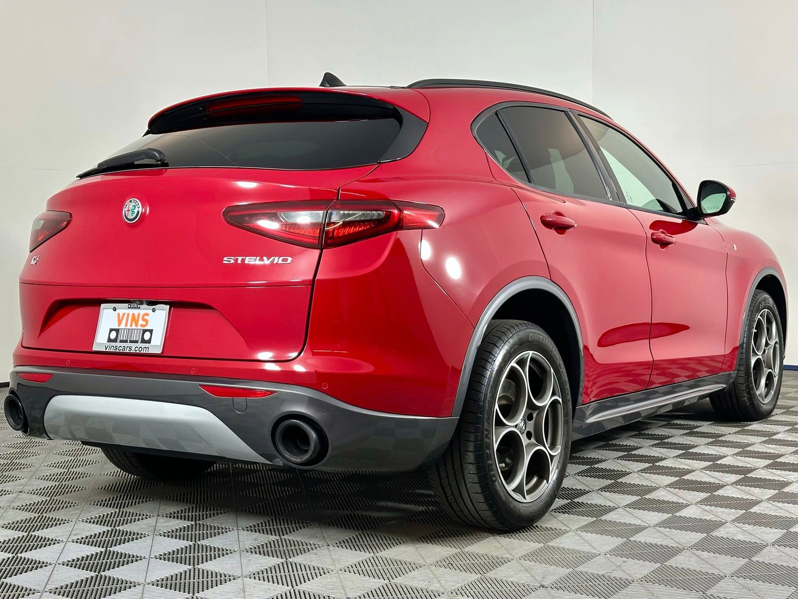 Used 2022 Alfa Romeo Stelvio Ti AWD/4WD image 16