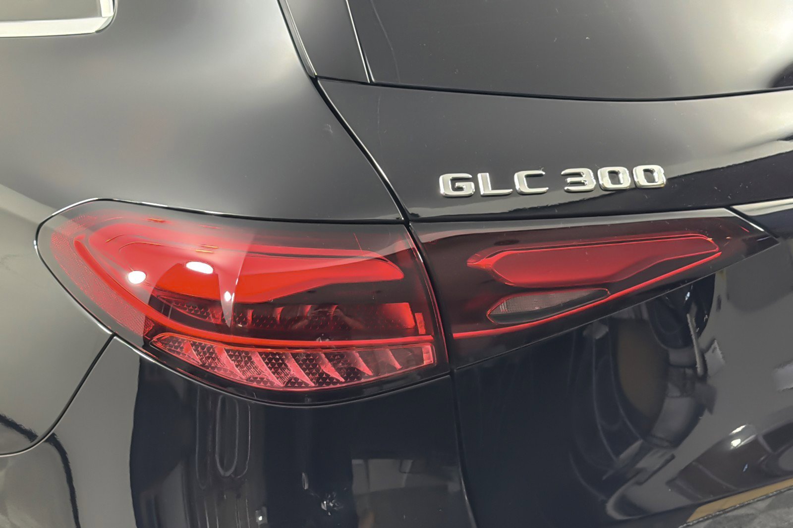 Used 2025 Mercedes-Benz GLC 300 image 26