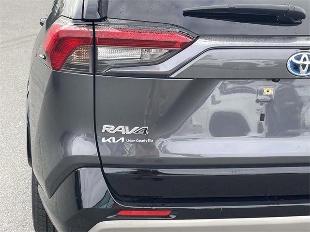 Used 2023 Toyota RAV4 SE image 15