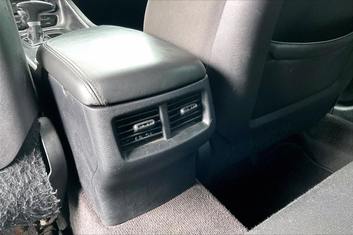Used 2016 Dodge Challenger SXT RWD image 31
