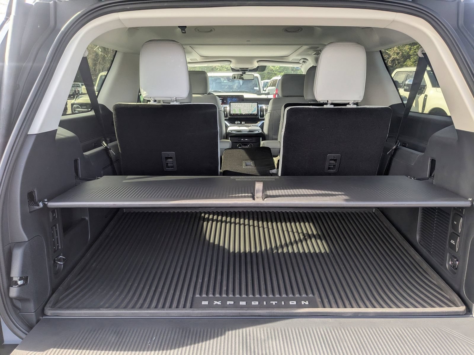 New 2025 Ford Expedition Max Platinum w/ Platinum Ultimate Package AWD/4WD image 13