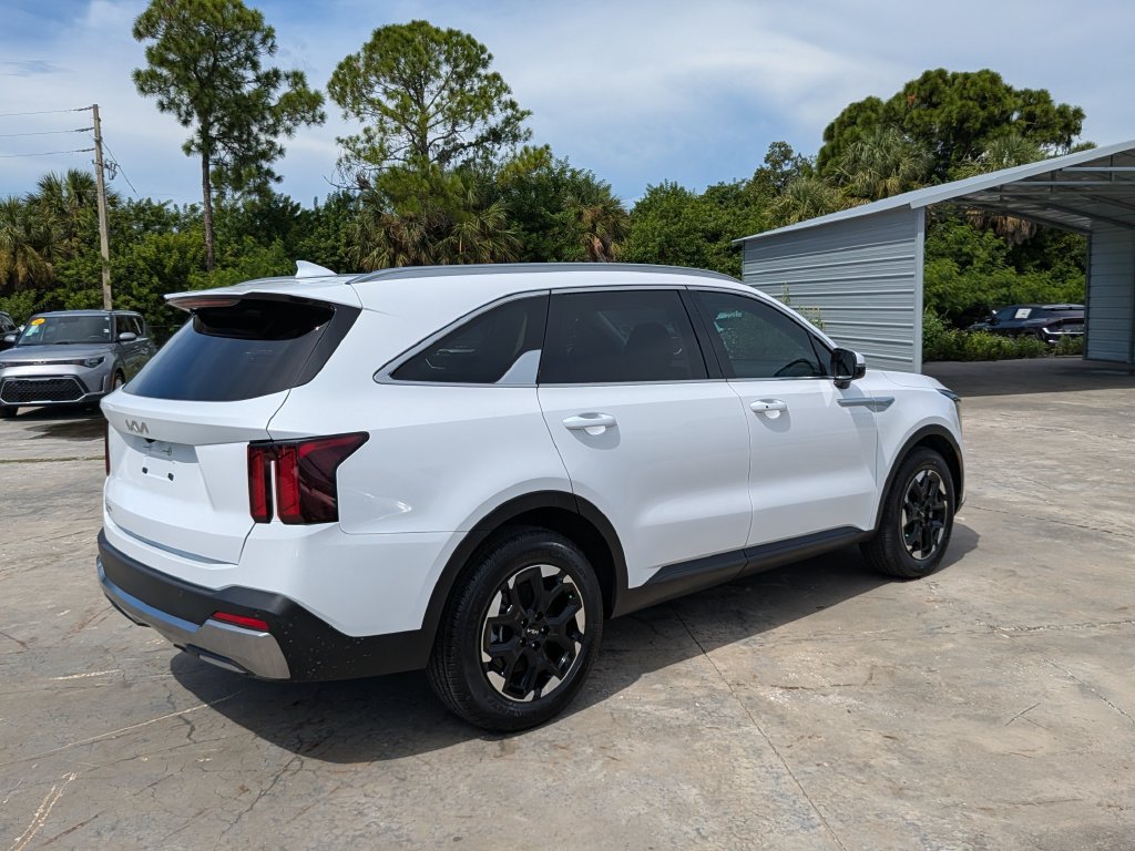 Certified 2026 Kia Sorento S w/ S Panoramic Sunroof Package FWD image 8