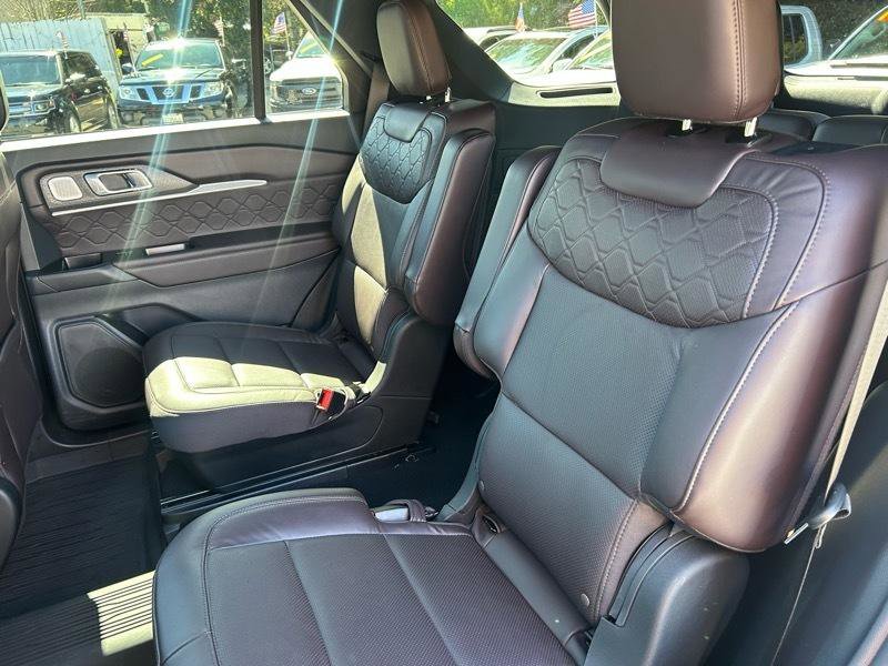 Used 2025 Ford Explorer Platinum w/ Ultimate Package image 14