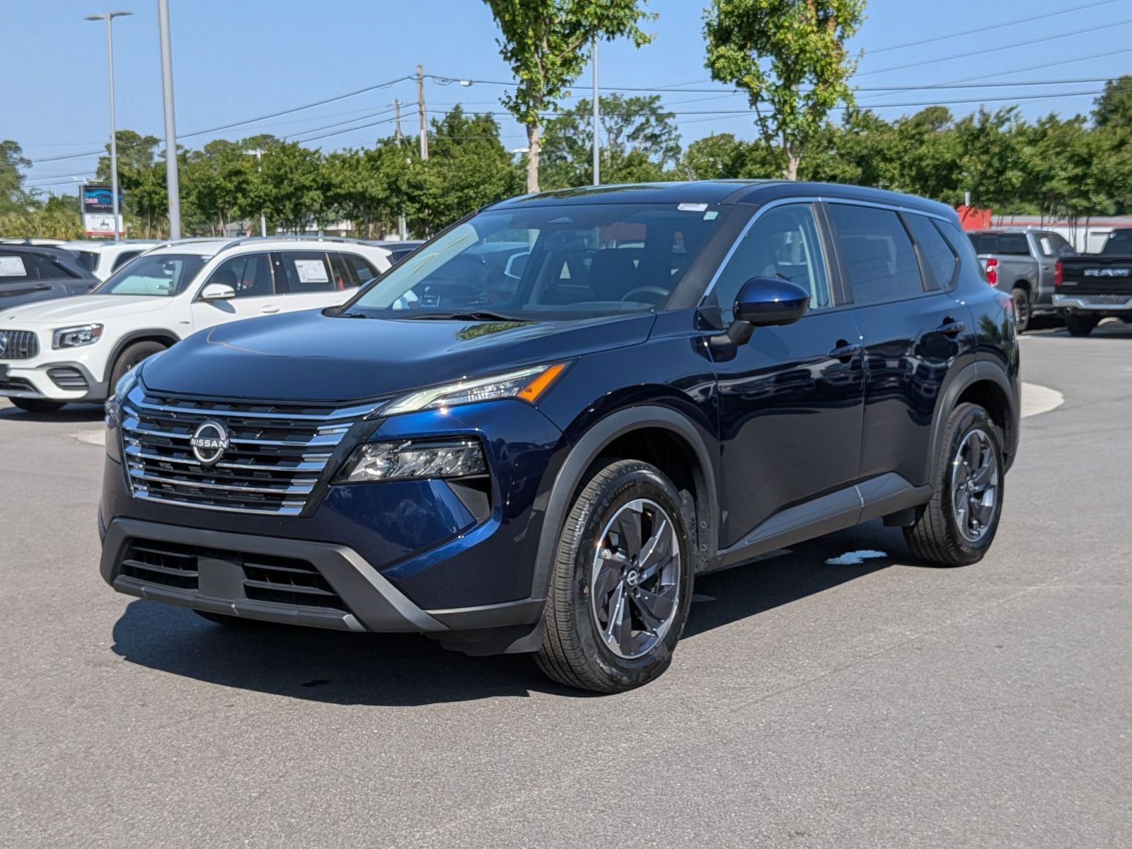 Used 2024 Nissan Rogue SV FWD image 7