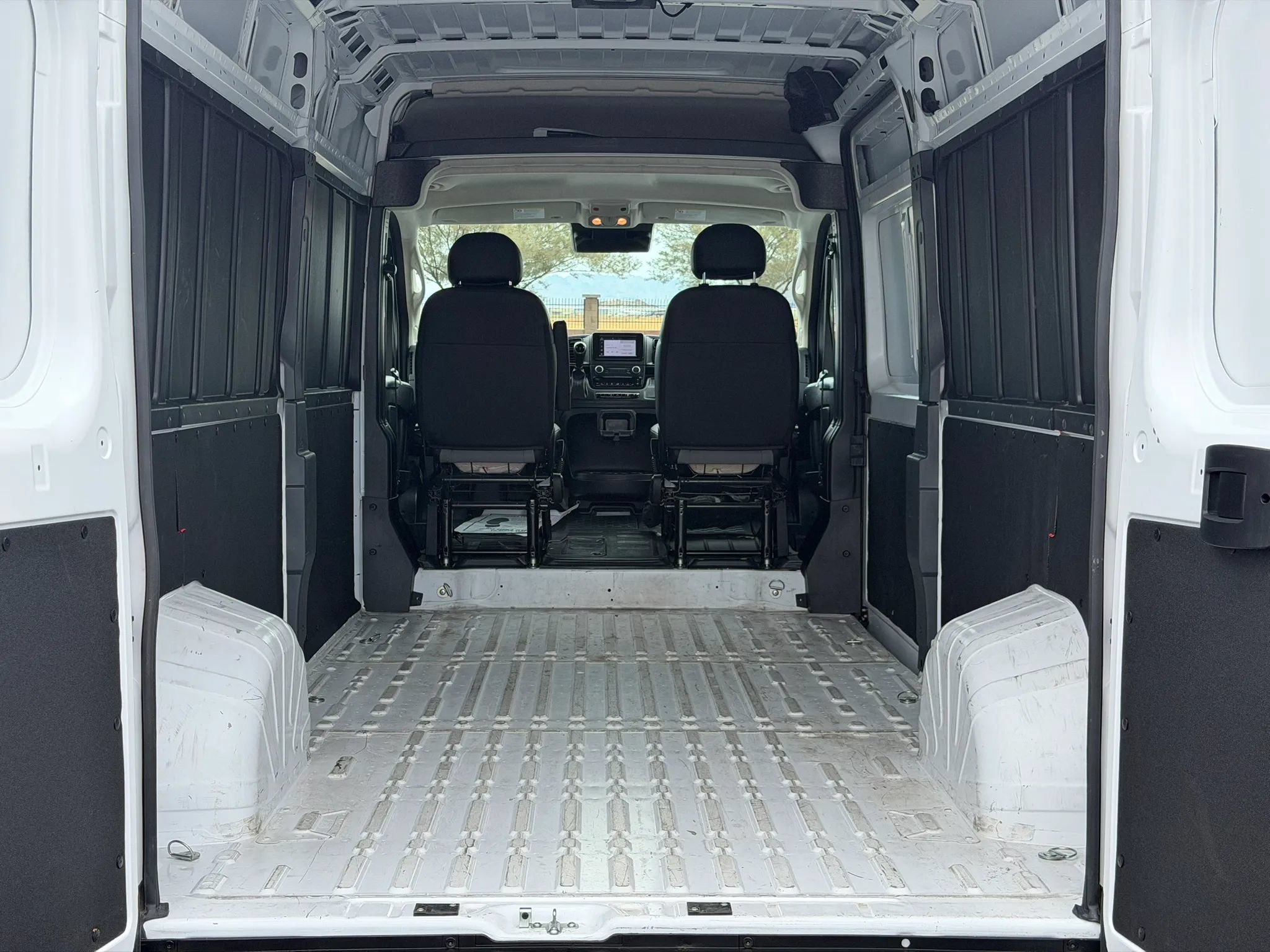 Used 2025 RAM ProMaster 2500 w/ Convenience Group FWD image 10