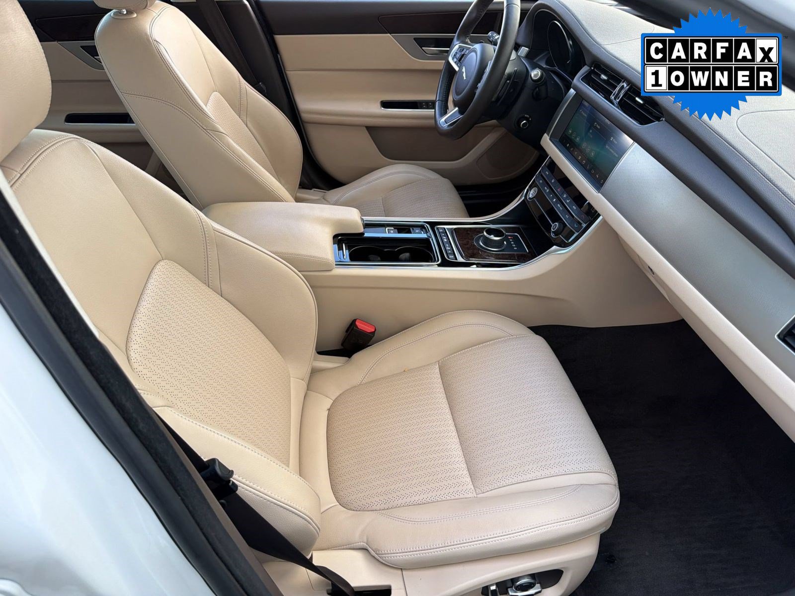 Used 2020 Jaguar XF Prestige AWD/4WD image 25