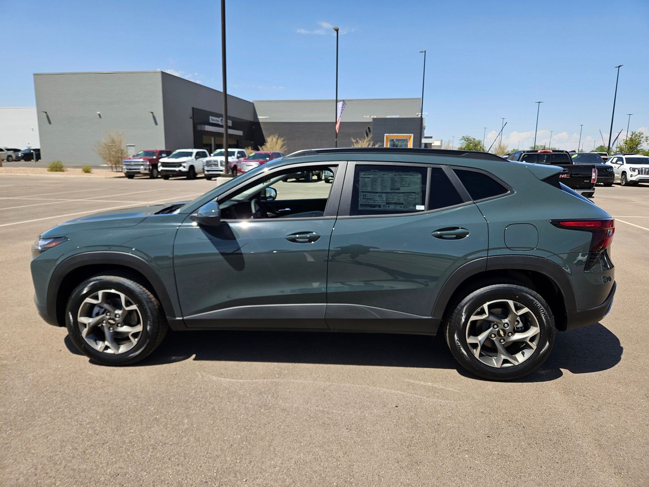 New 2026 Chevrolet Trax LT w/ LT Convenience Package FWD image 14