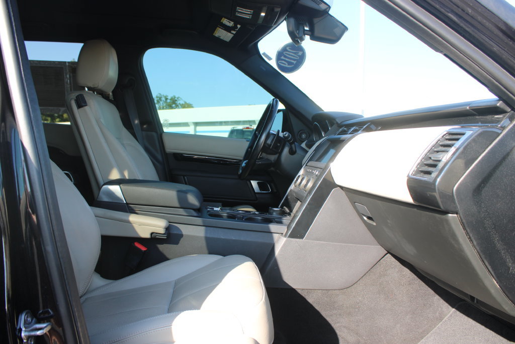 Used 2019 Land Rover Discovery SE AWD/4WD image 29
