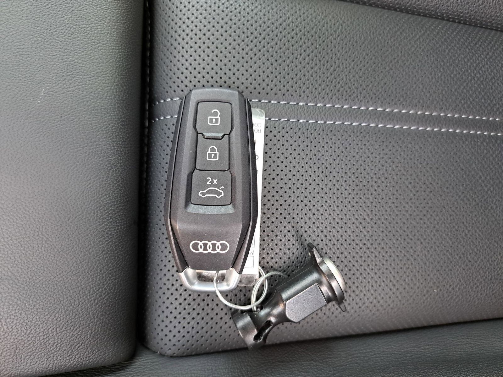 Certified 2025 Audi Q6 e-tron Premium Plus w/ Premium Plus AWD/4WD image 38