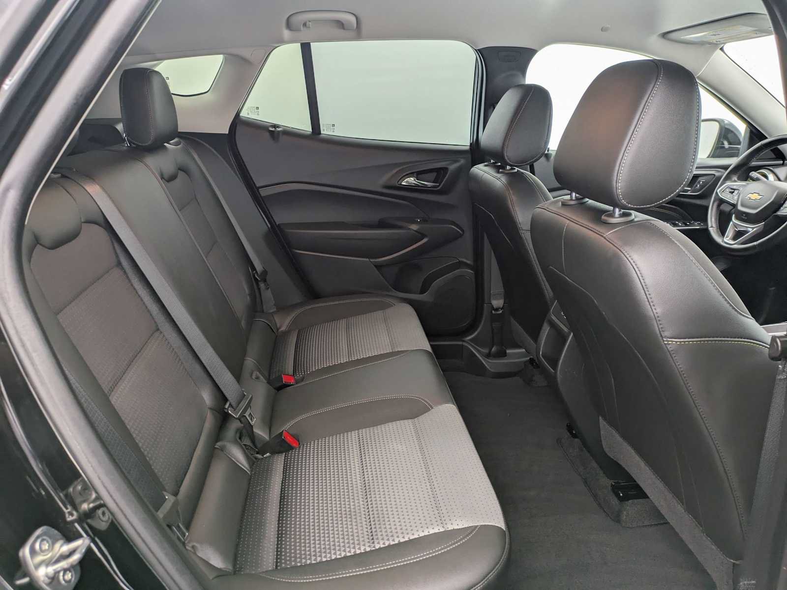 Used 2024 Chevrolet Trax LT w/ Driver Confidence Package FWD image 21